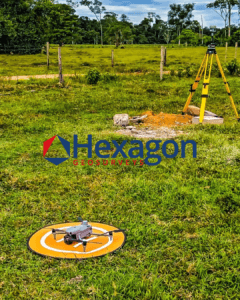 Drone et station totale en zone rurale — Hexagon GeoSurveys