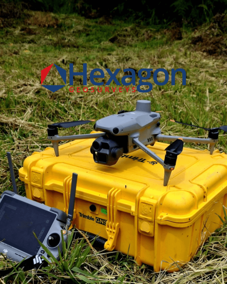Drone DJI et récepteur GNSS avant la mission — Hexagon GeoSurveys, Ingénieur Géomètre Topographe