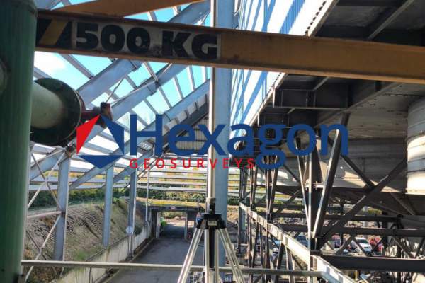 leica-laser-scanner-elevated-conveyor-belt-industrial-walkway