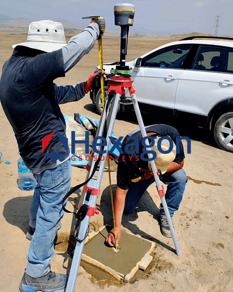 Mesure GNSS RTK d'une borne cadastrale — Hexagon GeoSurveys, Ingénieur Géomètre Topographe