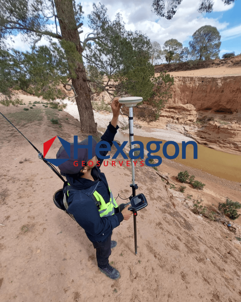 Relevé topographique d'un oued au GNSS RTK — Hexagon GeoSurveys, Ingénieur Géomètre Topographe