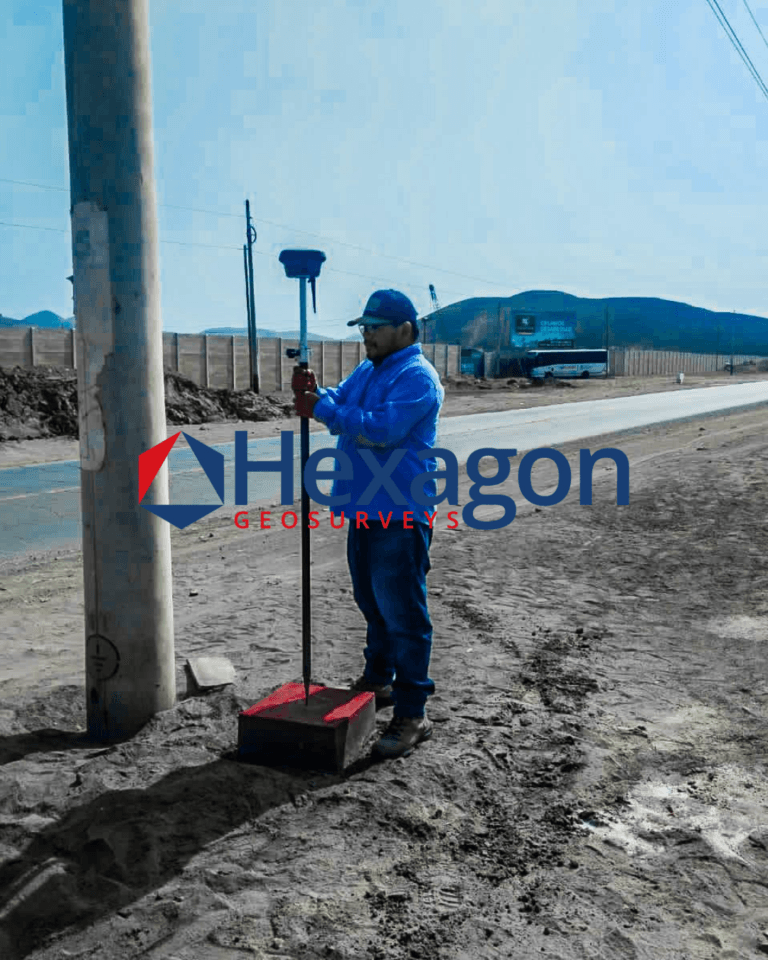 Levé GNSS RTK en bordure de chantier routier — Hexagon GeoSurveys, Ingénieur Géomètre Topographe