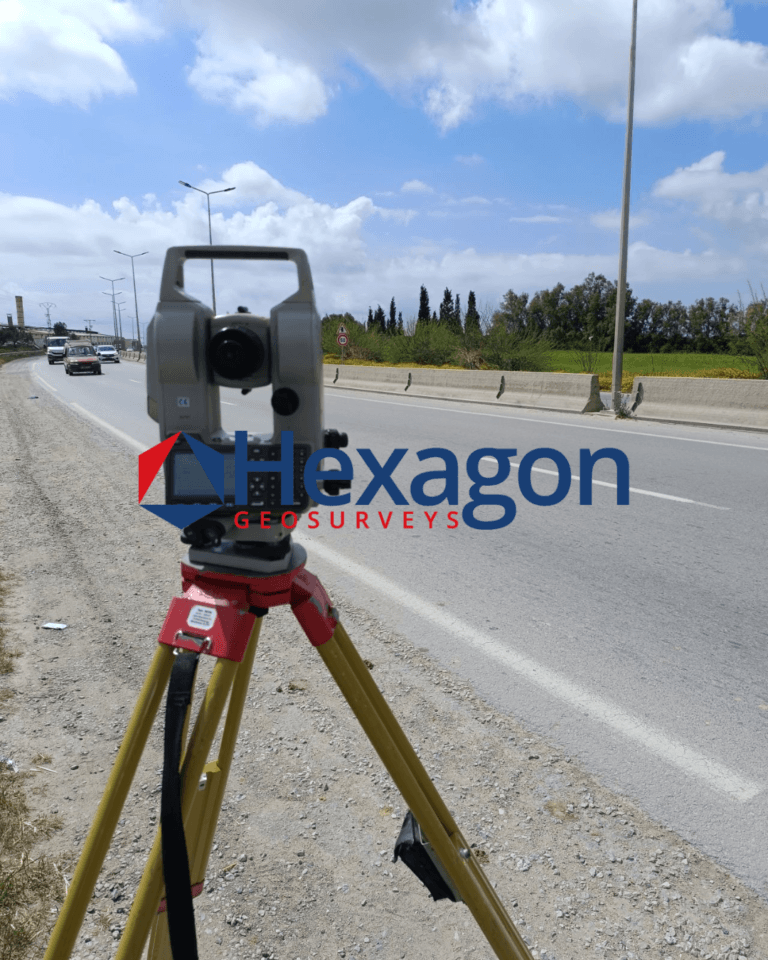 Station totale en bordure de voirie — Hexagon GeoSurveys, Ingénieur Géomètre Topographe