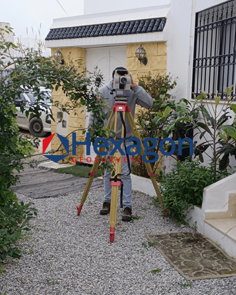 Implantation devant une villa — Hexagon GeoSurveys, Ingénieur Géomètre Topographe