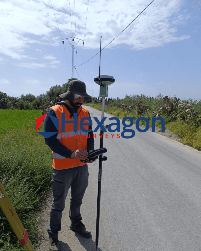 Levé GNSS RTK en bordure de route — Hexagon GeoSurveys, Ingénieur Géomètre Topographe