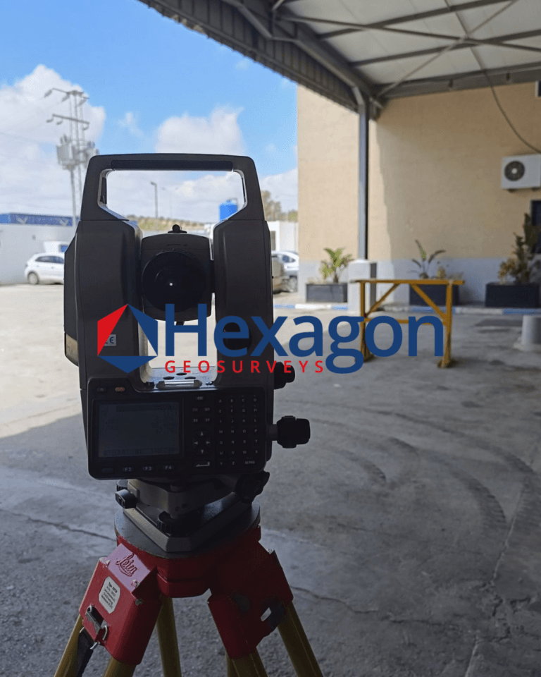 Station totale sur un site industriel — Hexagon GeoSurveys, Ingénieur Géomètre Topographe